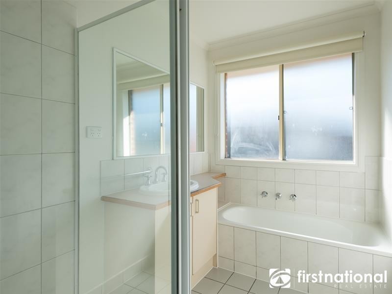 1/50-52 Bellevue Drive, Berwick VIC 3806