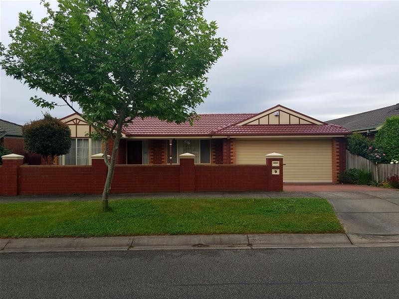 12 Deanswood Way, Narre Warren VIC 3805