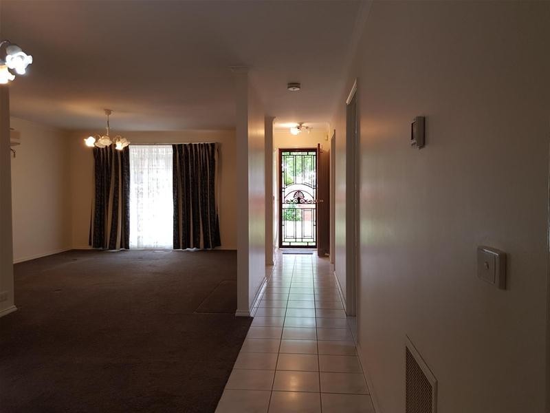 12 Deanswood Way, Narre Warren VIC 3805