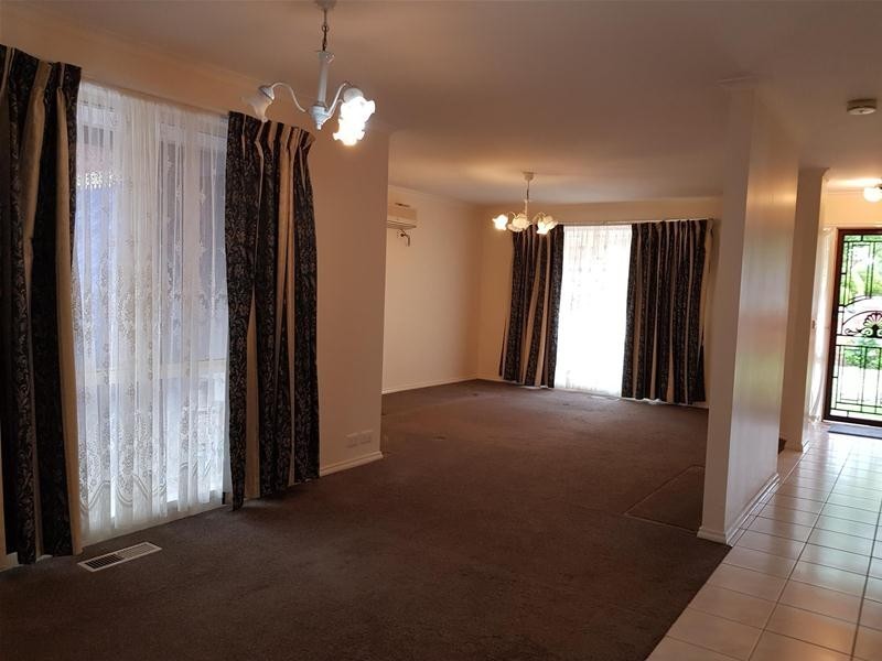 12 Deanswood Way, Narre Warren VIC 3805