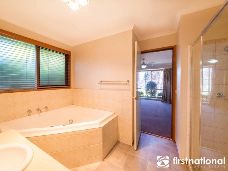 4 Hood Court, Berwick VIC 3806