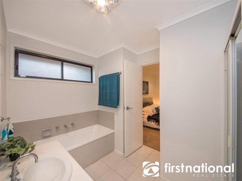 6 Taree Close, Pakenham VIC 3810