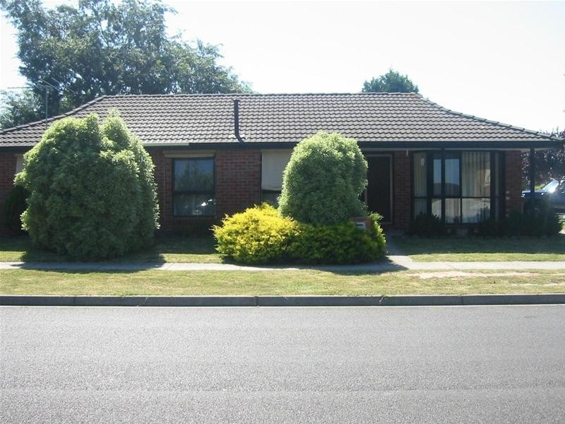 2 Shiraz Crescent, Narre Warren VIC 3805