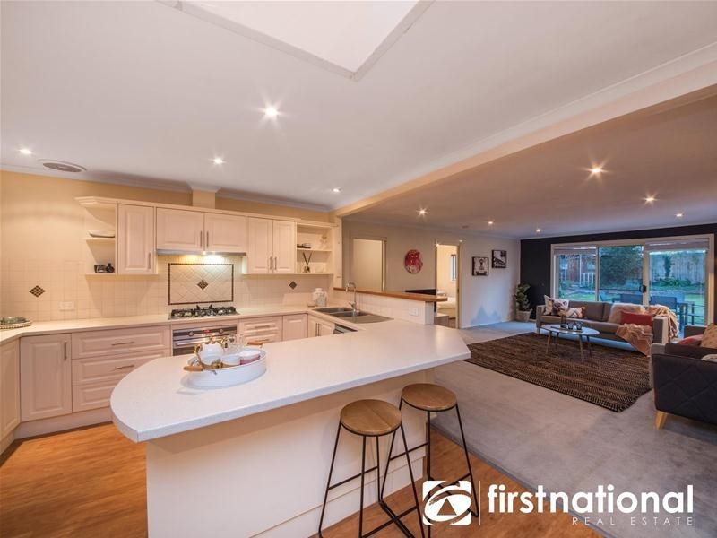 15 Murdoch Avenue, Narre Warren VIC 3805