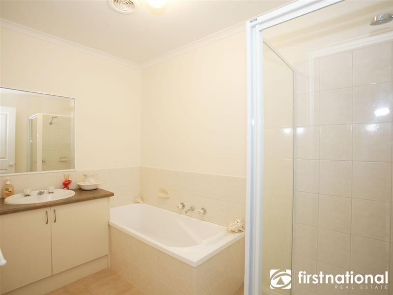 2/1 O’Shannessy Street, Pakenham VIC 3810