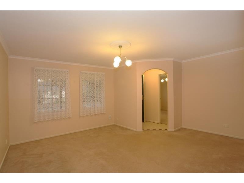 8 Emma Court, Berwick VIC 3806