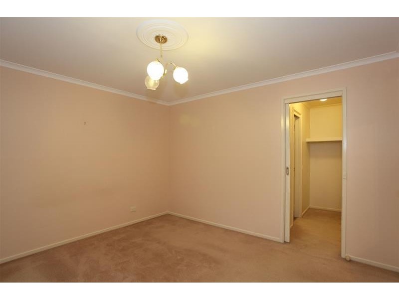 8 Emma Court, Berwick VIC 3806