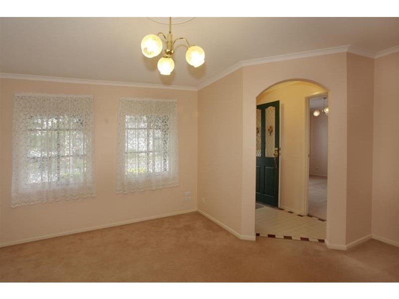 8 Emma Court, Berwick VIC 3806