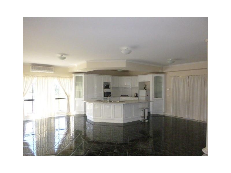 49 John Edgcumbe Way, Endeavour Hills VIC 3802