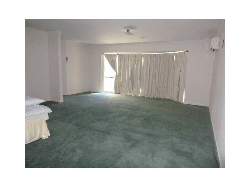 49 John Edgcumbe Way, Endeavour Hills VIC 3802