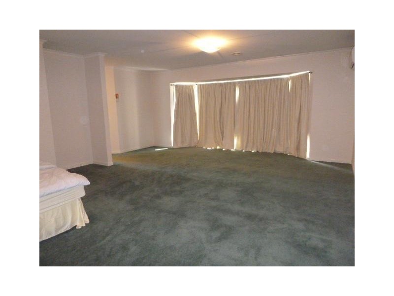 49 John Edgcumbe Way, Endeavour Hills VIC 3802