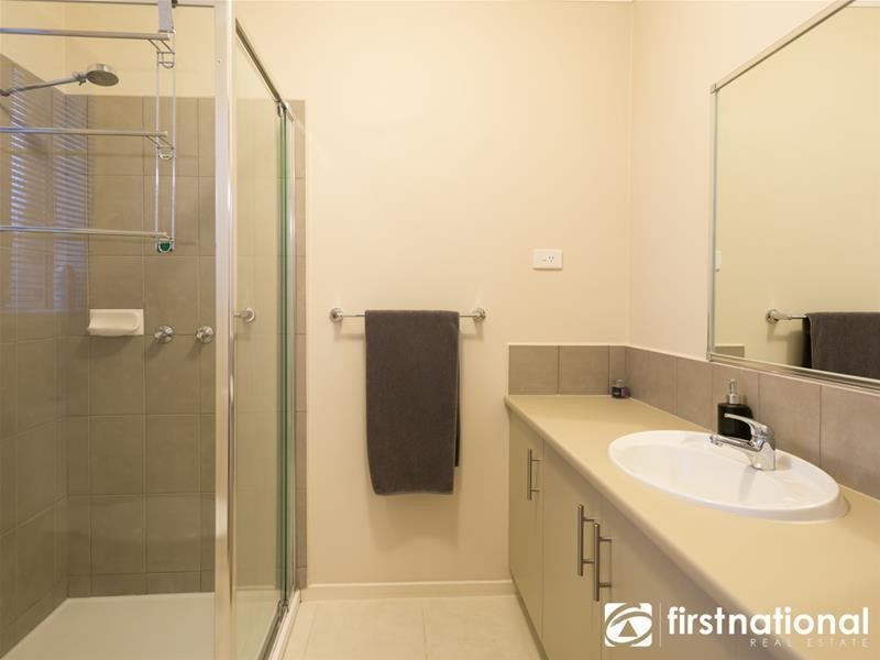 2/23 Oak Avenue, Longwarry VIC 3816