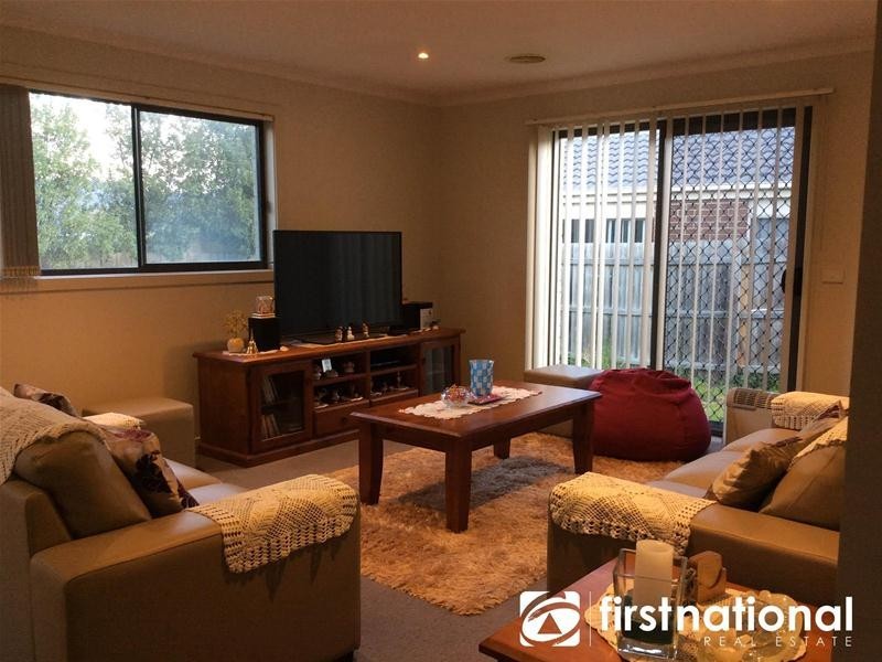 11 Hollington Way, Berwick VIC 3806