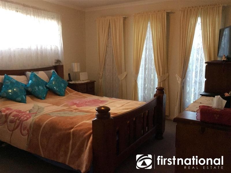 11 Hollington Way, Berwick VIC 3806