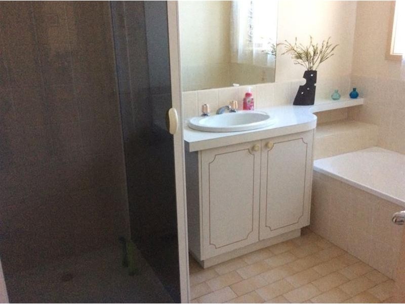 40 Struan Avenue, Endeavour Hills VIC 3802