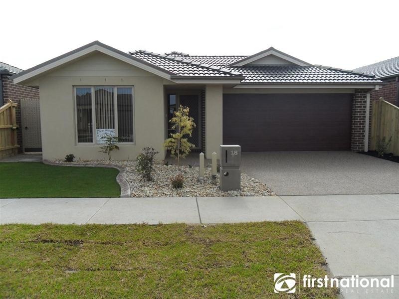 18 Blackledge Drive, Cranbourne East VIC 3977