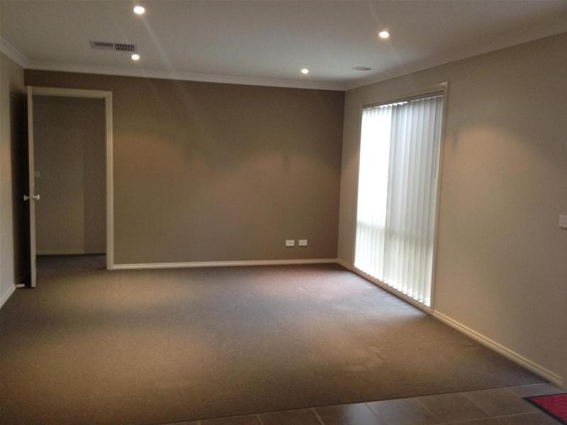 18 Blackledge Drive, Cranbourne East VIC 3977