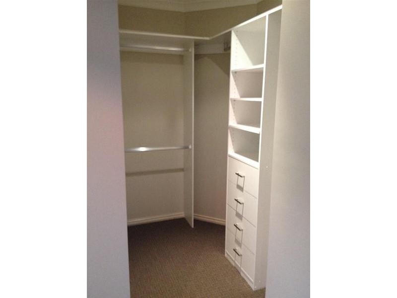 18 Blackledge Drive, Cranbourne East VIC 3977