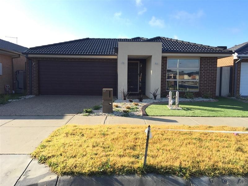 17 Cherrington Avenue, Officer VIC 3809