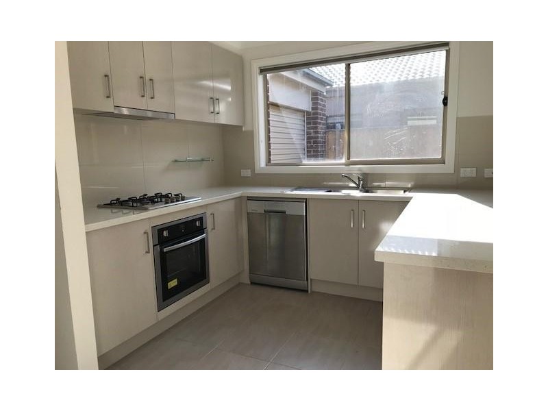 17 Cherrington Avenue, Officer VIC 3809