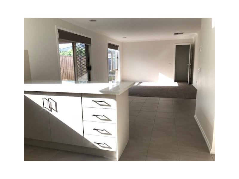 17 Cherrington Avenue, Officer VIC 3809