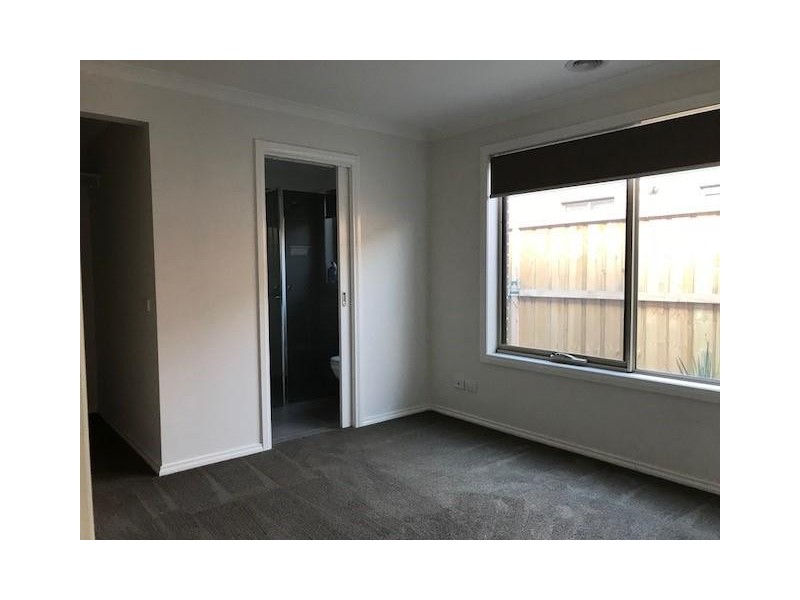 17 Cherrington Avenue, Officer VIC 3809