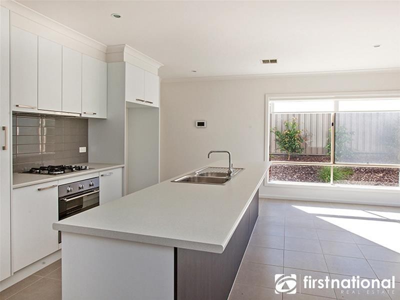 53 No.30/23 Atlantic Drive, Pakenham VIC 3810