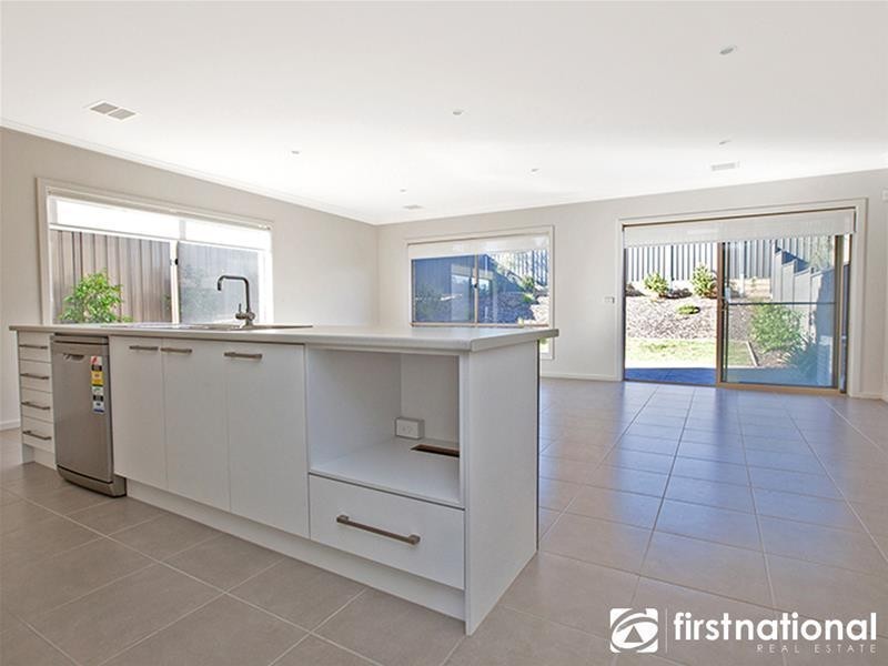 53 No.30/23 Atlantic Drive, Pakenham VIC 3810