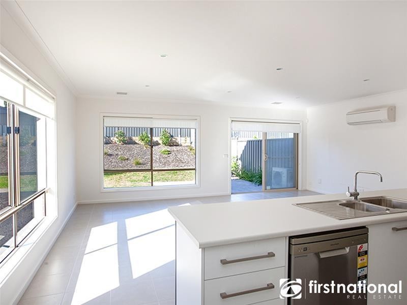 53 No.30/23 Atlantic Drive, Pakenham VIC 3810