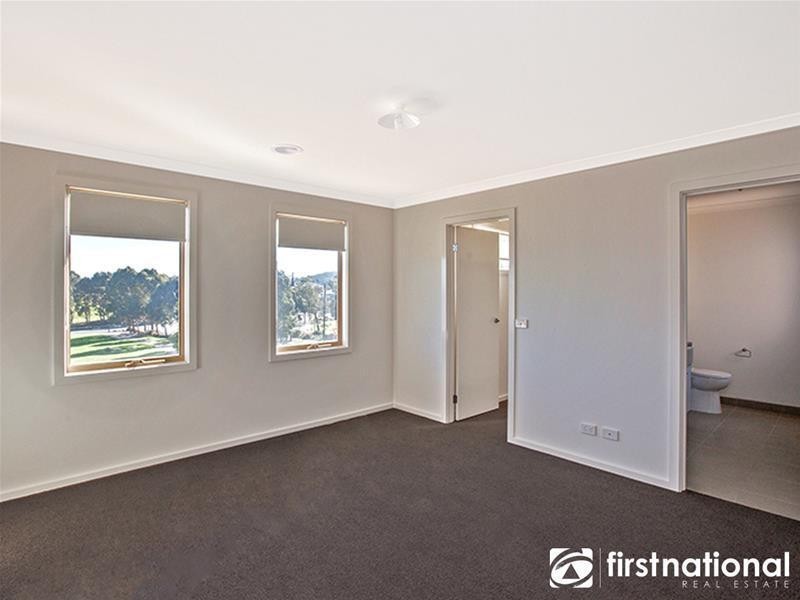 53 No.30/23 Atlantic Drive, Pakenham VIC 3810