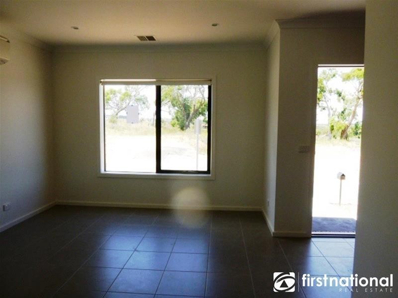 74 No.9 Atlantic Drive, Pakenham VIC 3810