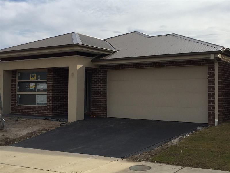 28 Kenneth Road, Pakenham VIC 3810