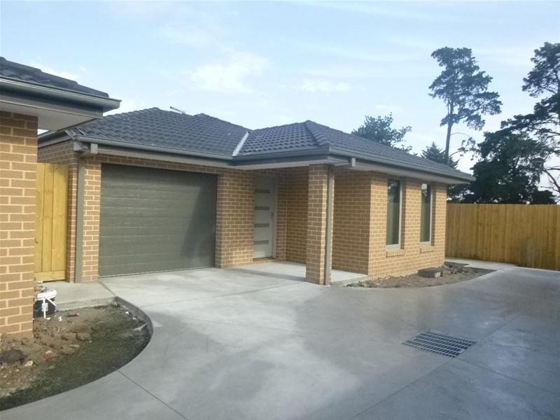 3/8 Pomegranate Way, Pakenham VIC 3810