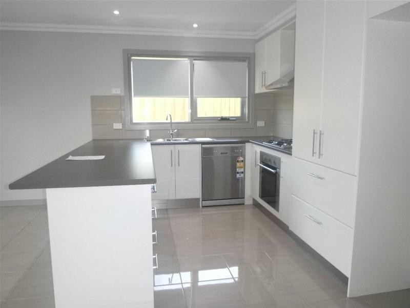 3/8 Pomegranate Way, Pakenham VIC 3810