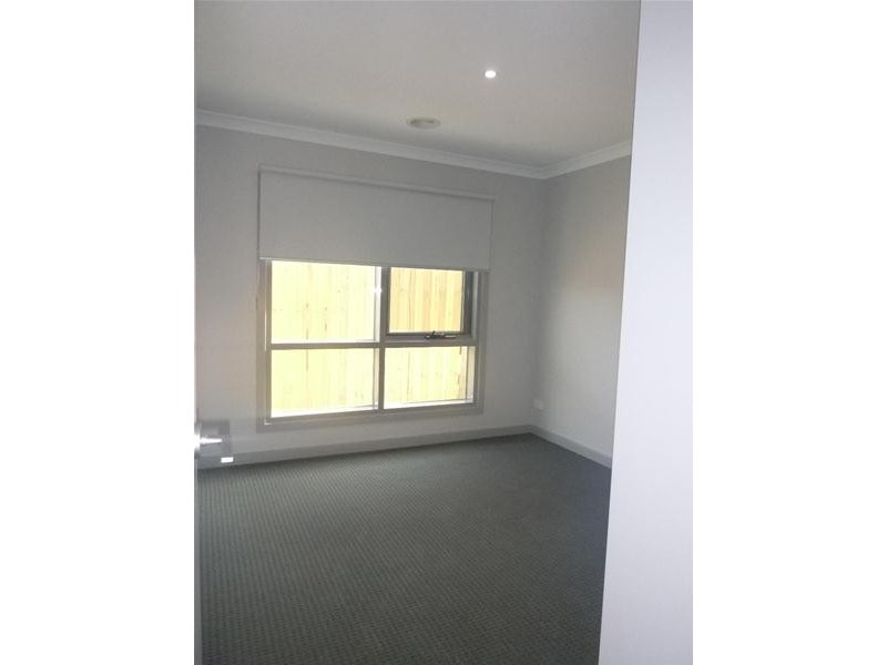 3/8 Pomegranate Way, Pakenham VIC 3810