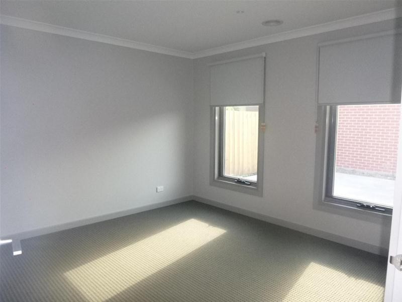 3/8 Pomegranate Way, Pakenham VIC 3810