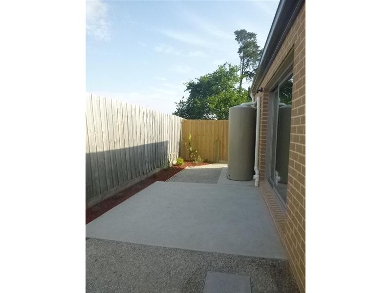 3/8 Pomegranate Way, Pakenham VIC 3810