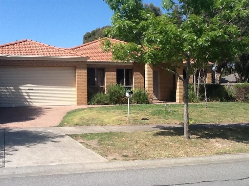 23 Ellesee Way, Berwick VIC 3806