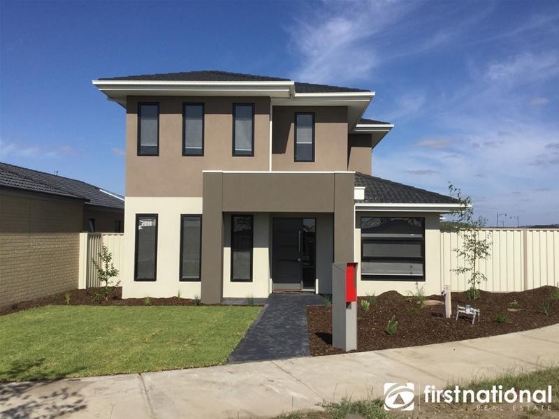 15 Greenfield  Lane, Pakenham VIC 3810
