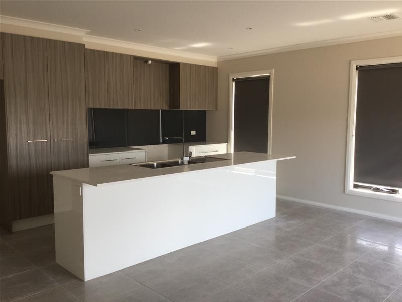 15 Greenfield  Lane, Pakenham VIC 3810