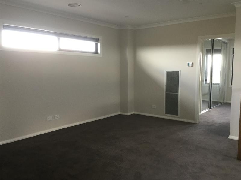 15 Greenfield  Lane, Pakenham VIC 3810