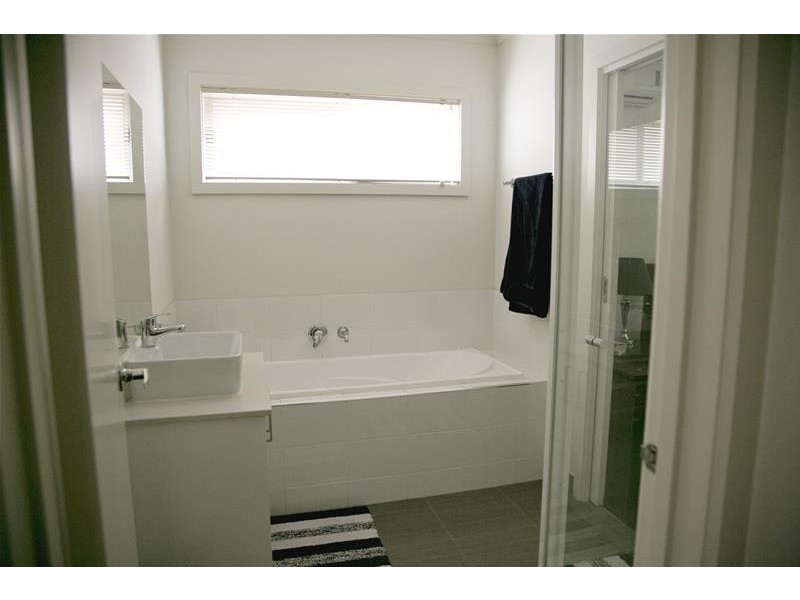 3/30 Golf Links Road, Berwick VIC 3806