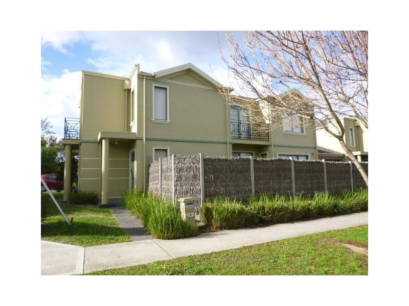 2 Fieldhouse Lane, Berwick VIC 3806