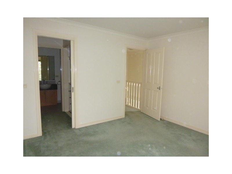 2 Fieldhouse Lane, Berwick VIC 3806