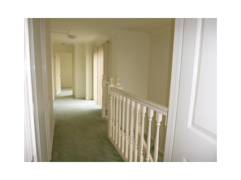 2 Fieldhouse Lane, Berwick VIC 3806