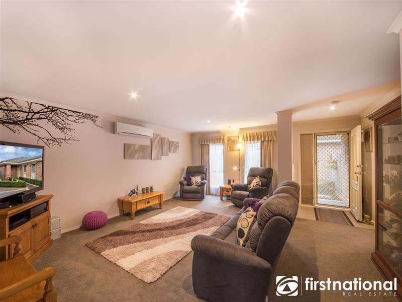 2/2 Sarah Louise Place, Berwick VIC 3806