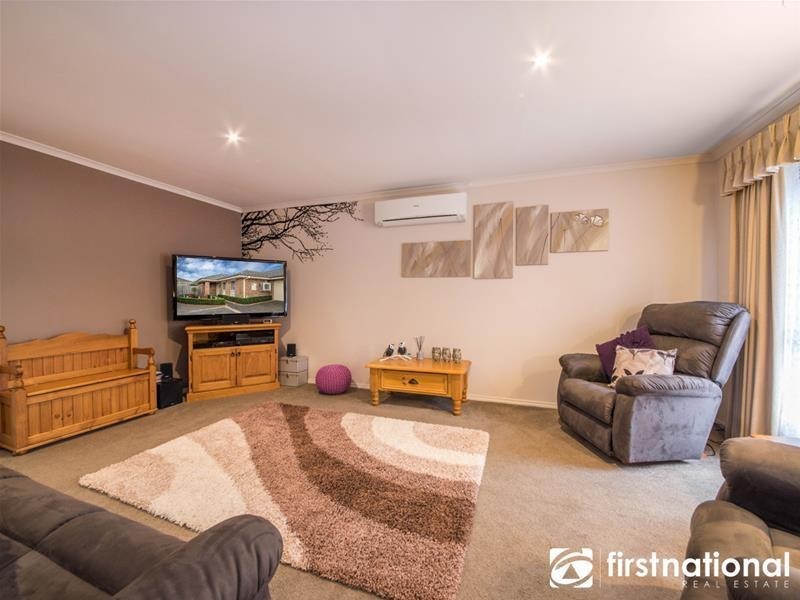 2/2 Sarah Louise Place, Berwick VIC 3806