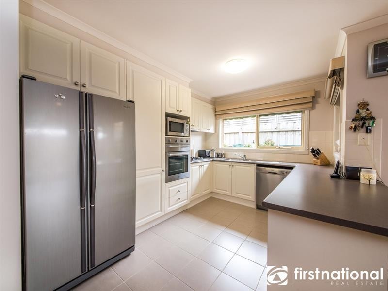 2/2 Sarah Louise Place, Berwick VIC 3806