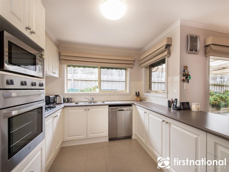 2/2 Sarah Louise Place, Berwick VIC 3806