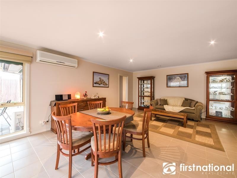 2/2 Sarah Louise Place, Berwick VIC 3806